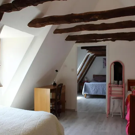 Halte Aux Places Marcillac-Saint-Quentin