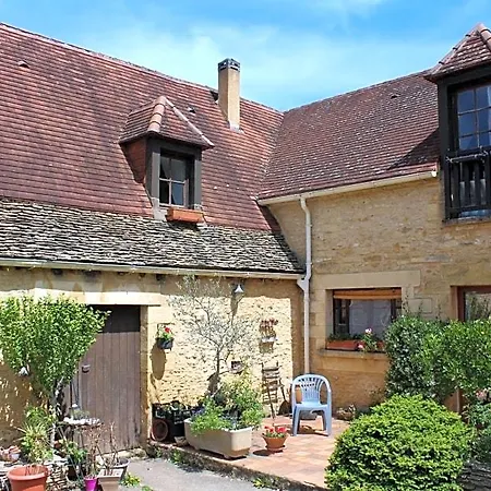 Halte Aux Places Marcillac-Saint-Quentin