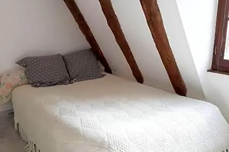 Halte Aux Places Marcillac-Saint-Quentin